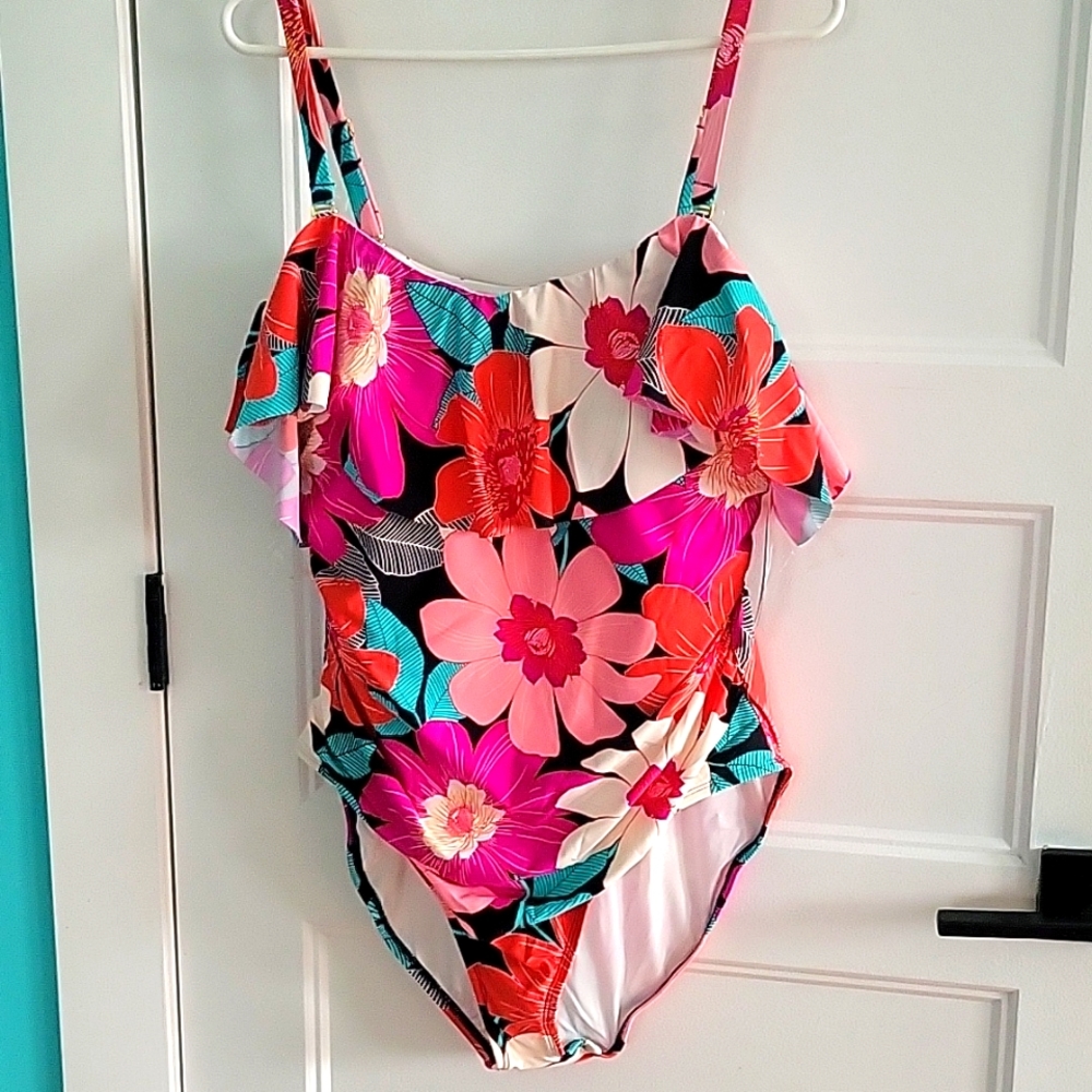 La Blanca Tummy control floral print one piece swimsuit 18W NWT vacation Beach